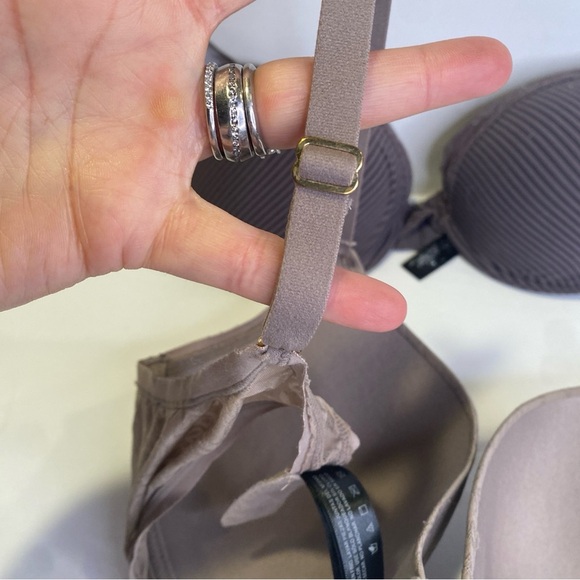 Two Natori Slightly Padded Adjustable Bras Size 36C - Picture 11 of 16